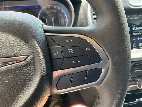 Used 2023 Chrysler 300 Touring w/ Sport Appearance Package RWD image 7