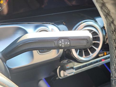 Used 2022 Mercedes-Benz GLB 250 4MATIC image 14