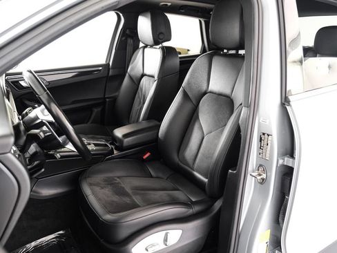 Used 2019 Porsche Macan w/ Premium Package AWD/4WD image 37