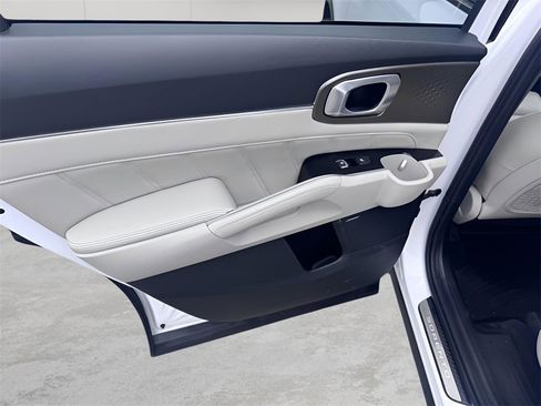 Used 2022 Kia Sorento SX image 13