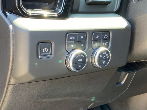 Used 2024 GMC Sierra 2500 AT4 w/ AT4 Premium Plus Package AWD/4WD image 12