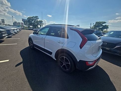 Used 2025 Kia Niro LX FWD image 4