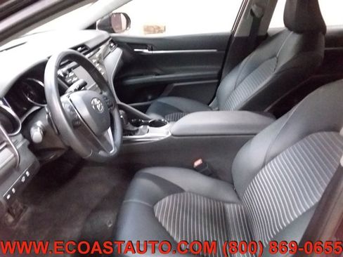 Used 2020 Toyota Camry SE image 10