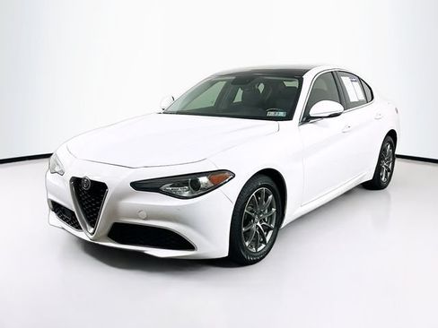 Used 2018 Alfa Romeo Giulia AWD image 3