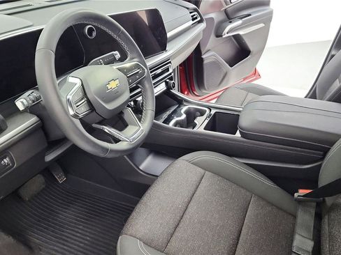 Used 2026 Chevrolet Traverse LT FWD image 9