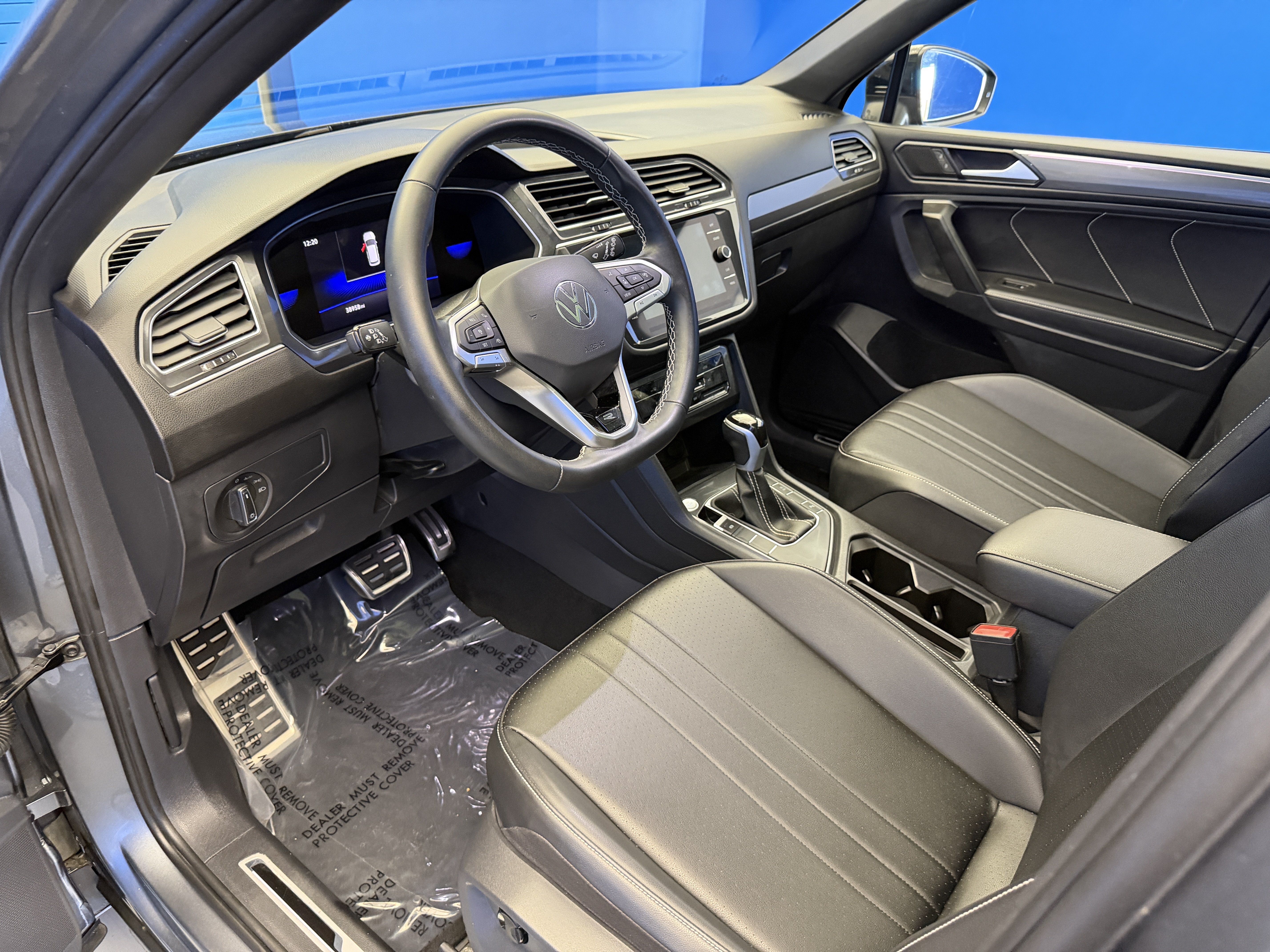 Certified 2023 Volkswagen Tiguan SE R-Line FWD image 11