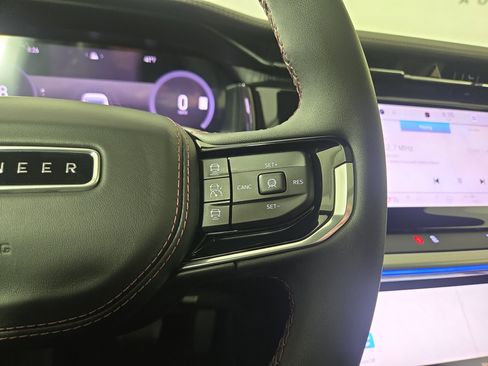 Used 2024 Jeep Wagoneer Launch Edition image 17