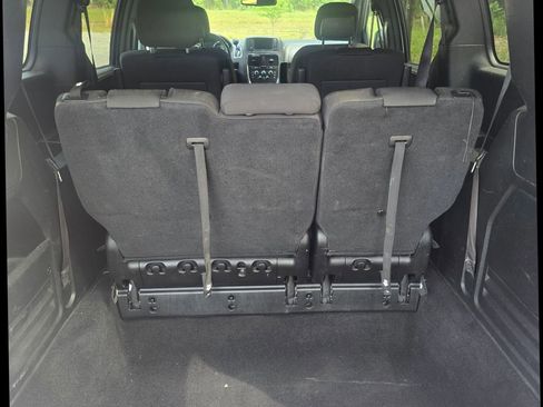 Used 2019 Dodge Grand Caravan SE FWD image 13