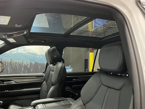 New 2026 Jeep Grand Wagoneer 4WD w/ Premium Group I image 21