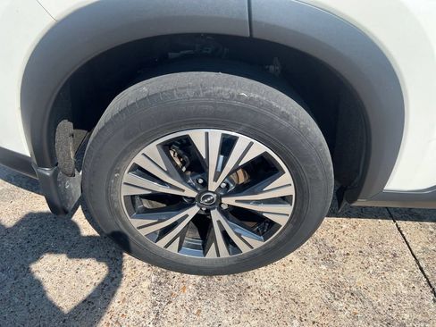 Used 2023 Nissan Rogue SV AWD/4WD image 16