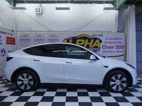 Used 2023 Tesla Model Y Long Range AWD/4WD image 31