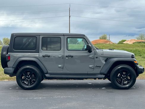 Used 2023 Jeep Wrangler Sport image 3