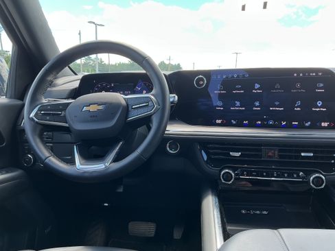 Certified 2025 Chevrolet Suburban LT w/ Comfort Package AWD/4WD image 6