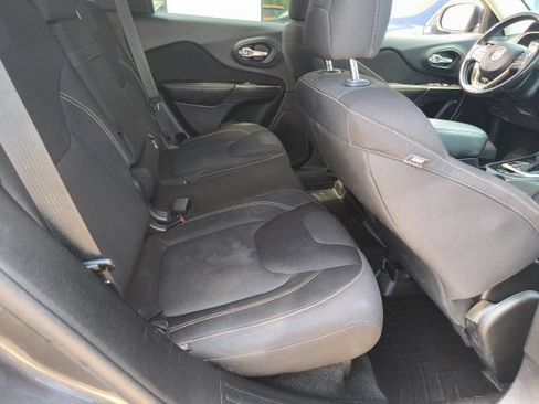 Used 2015 Jeep Cherokee Latitude w/ Comfort/Convenience Group AWD/4WD image 18