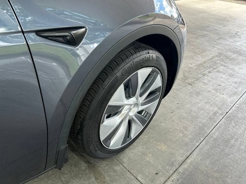 Used 2023 Tesla Model Y Long Range AWD/4WD image 26