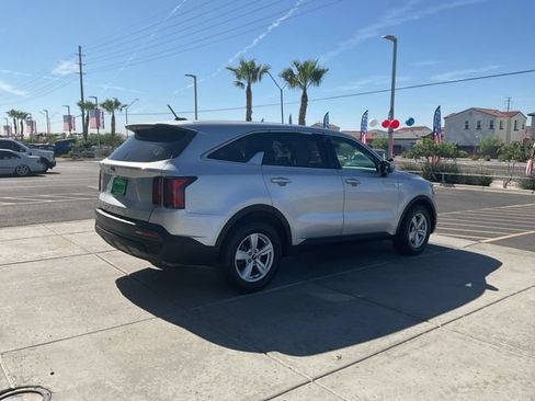 Used 2021 Kia Sorento LX FWD image 7