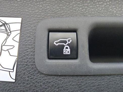 Used 2023 Toyota Sienna XLE image 21