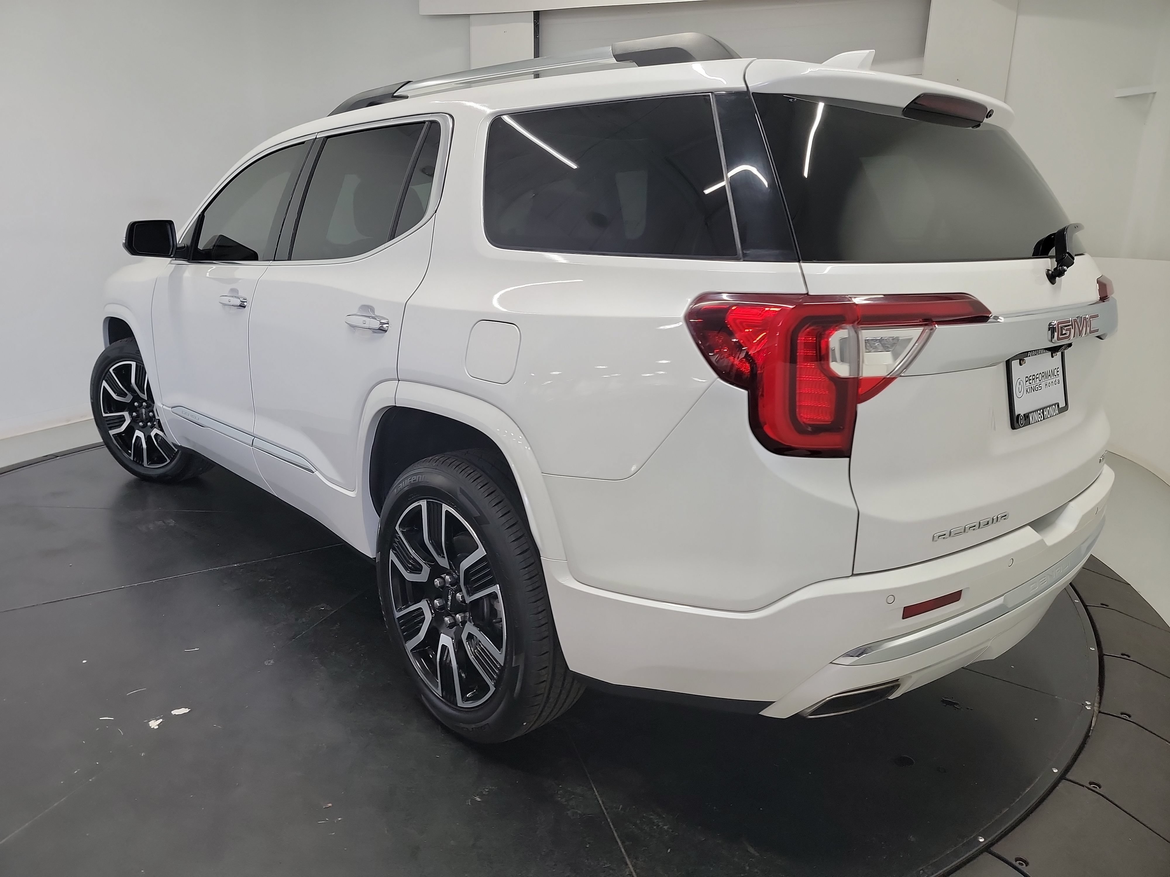 Used 2022 GMC Acadia Denali w/ Denali Ultimate Package AWD/4WD image 6
