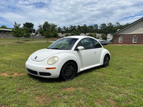 Used 2010 Volkswagen Beetle Coupe FWD image 1