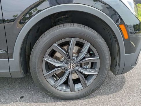 Certified 2024 Volkswagen Tiguan SE w/ Panoramic Sunroof Package FWD image 11
