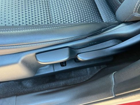 Used 2025 Chevrolet Trax LT w/ LT Convenience Package image 23