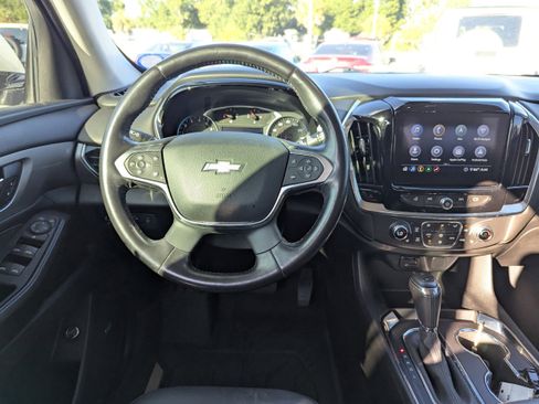 Used 2020 Chevrolet Traverse LT w/ LT Premium Package image 12