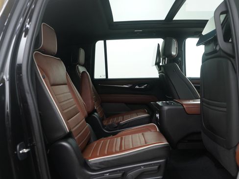 Used 2023 GMC Yukon XL Denali Ultimate image 12