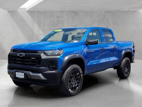 Used 2023 Chevrolet Colorado Trail Boss w/ Advanced Trailering Package AWD/4WD image 9