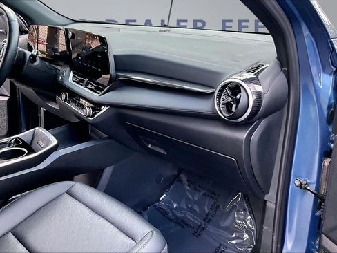 Used 2025 Chevrolet Equinox LT w/ Convenience Package II FWD image 26