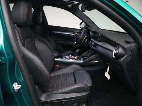 New 2025 Alfa Romeo Stelvio Sprint AWD/4WD image 14