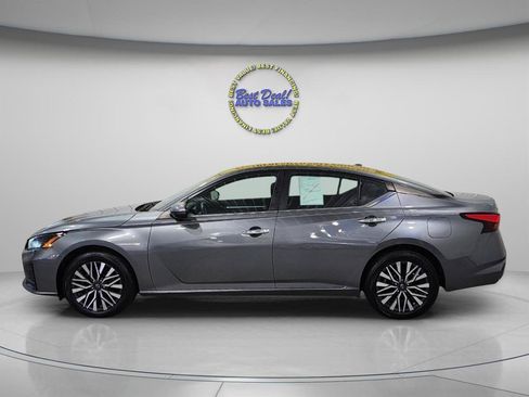 Used 2023 Nissan Altima 2.5 SV w/ SV Premium Package AWD/4WD image 2