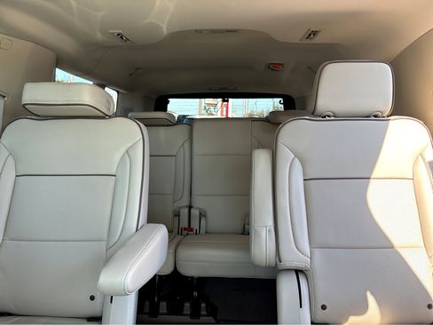 Used 2024 GMC Yukon XL Denali w/ Denali Reserve Package image 24