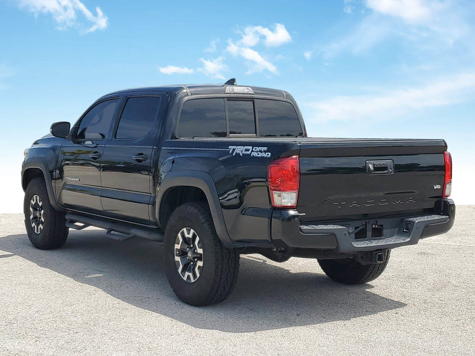 Used 2016 Toyota Tacoma TRD Off-Road w/ Premium & Technology Package RWD image 3