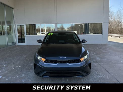 Used 2024 Kia Forte LXS w/ LXS Technology Package image 2