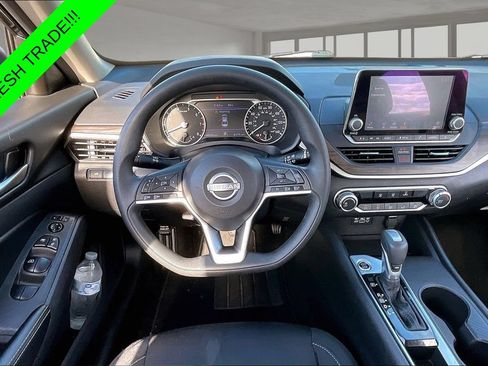 Used 2025 Nissan Altima 2.5 SV FWD image 8