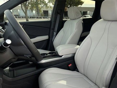 Used 2025 Acura RDX SH-AWD image 28