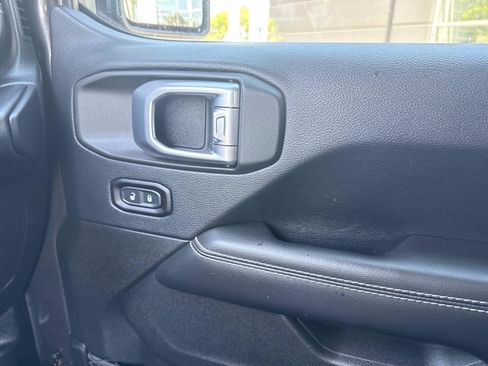 Used 2018 Jeep Wrangler Unlimited Sahara AWD/4WD image 23