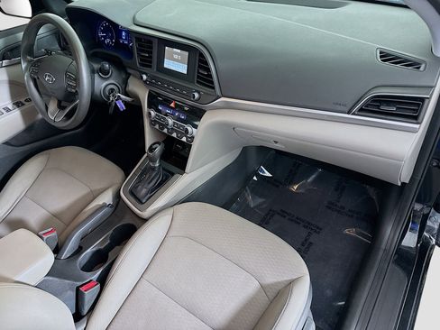 Used 2020 Hyundai Elantra SE image 29