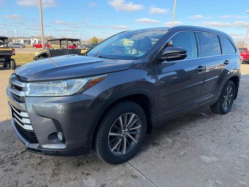 Used 2018 Toyota Highlander XLE image 4