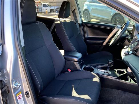 Used 2018 Toyota RAV4 XLE image 8