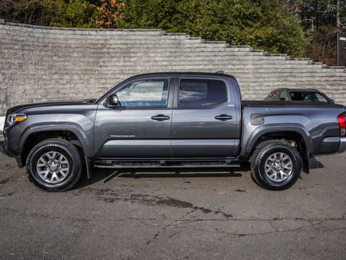 Used 2017 Toyota Tacoma SR5 image 10