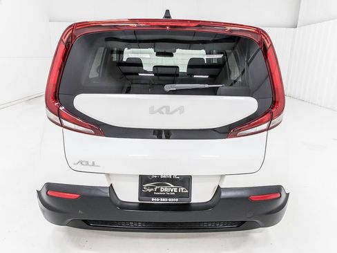 Used 2022 Kia Soul LX FWD image 5