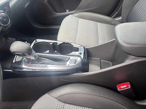 Used 2025 Chevrolet Trax LT FWD image 16