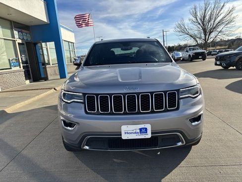 Used 2018 Jeep Grand Cherokee Limited w/ Luxury Group II image 2
