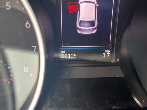 Used 2021 Volkswagen Tiguan SE image 5