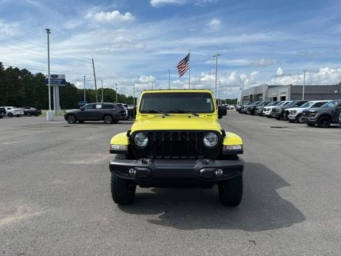Used 2023 Jeep Gladiator Sport AWD/4WD image 2
