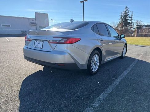 Used 2025 Toyota Camry LE image 9