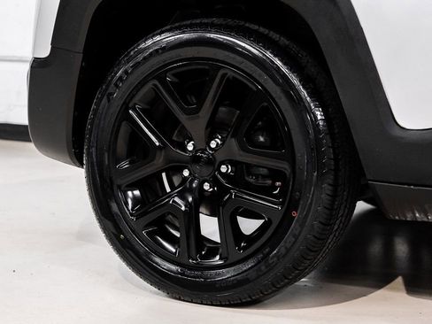 Used 2017 Jeep Renegade Altitude image 59