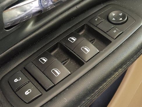 Used 2015 Dodge Grand Caravan SXT w/ UConnect Hands-Free Group image 27