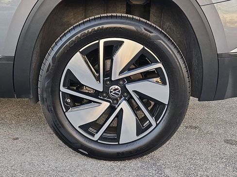 Used 2024 Volkswagen Atlas SE image 31